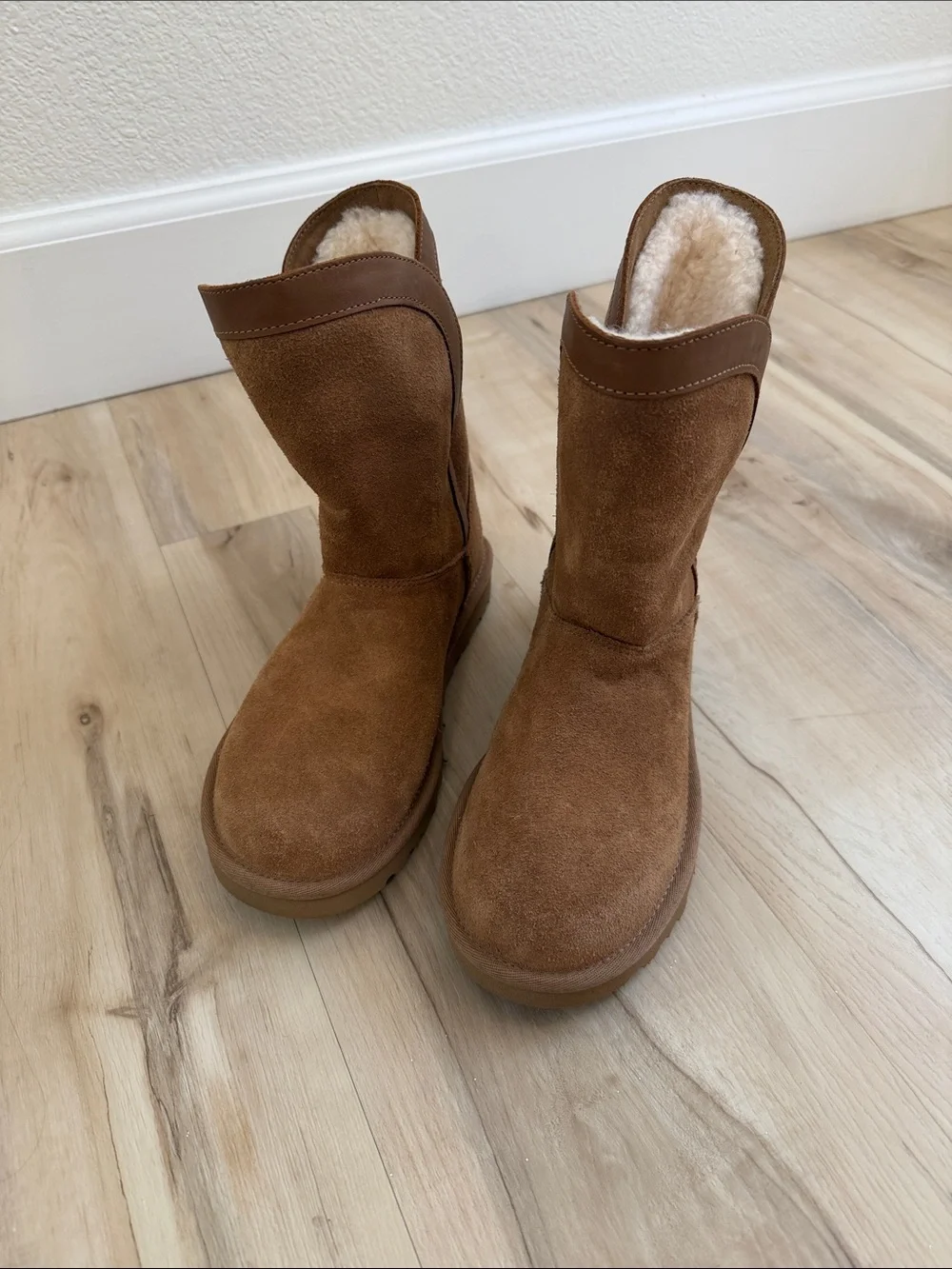 UGG Classic Short Lunara Boot